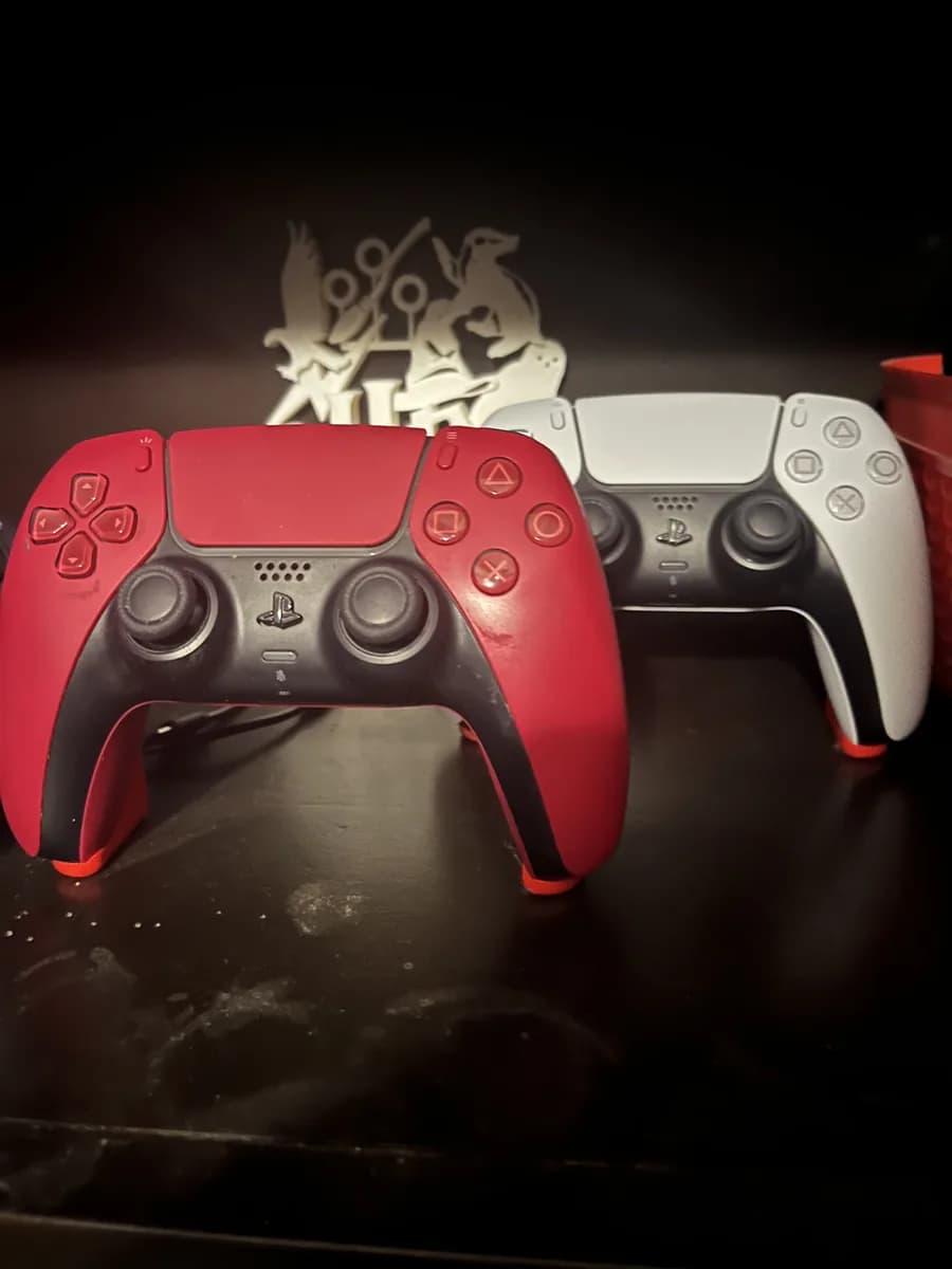 Hasil cetak Invisible PS5 Controller Holder Minimalist oleh user_967343531
