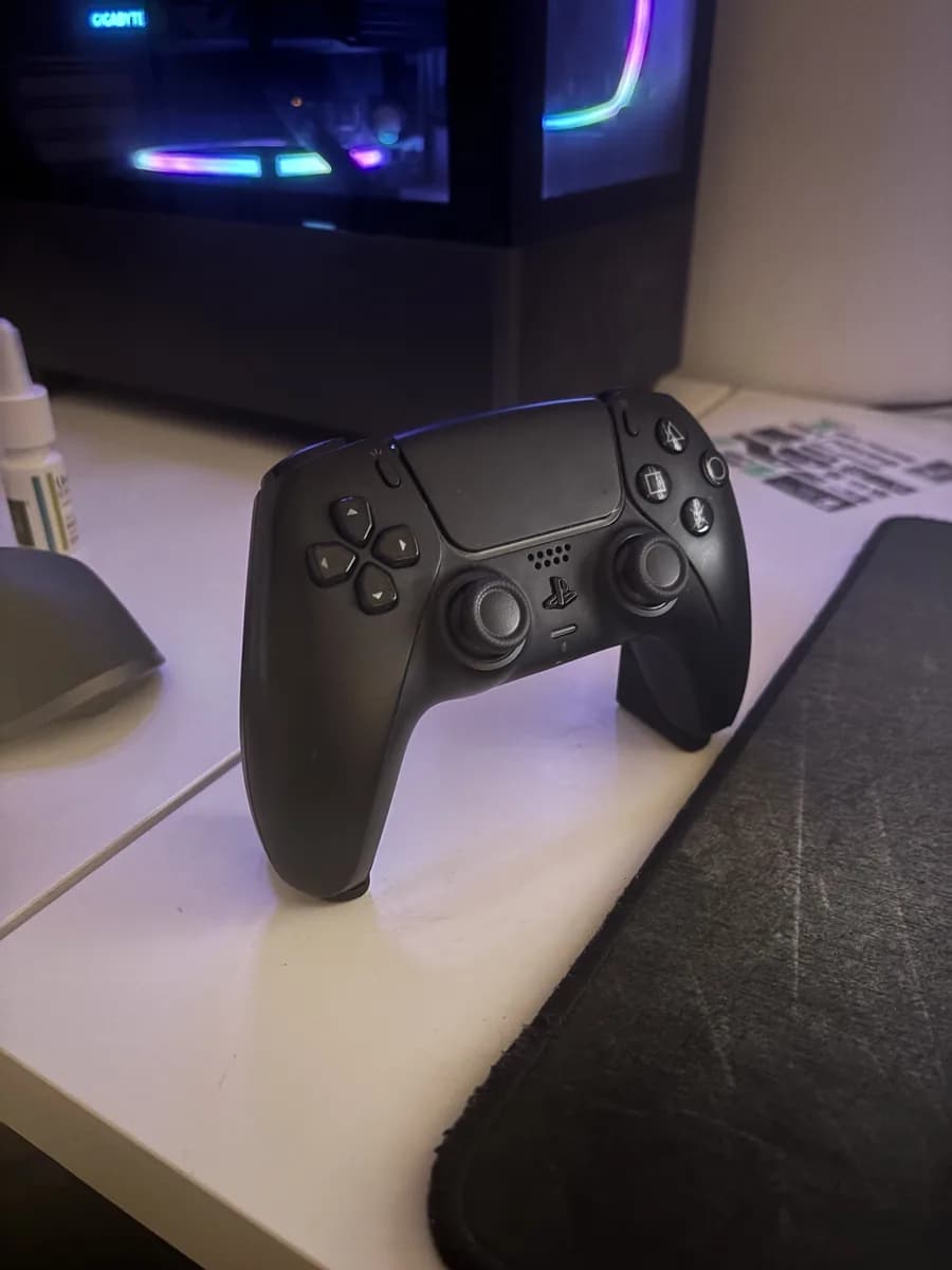 Hasil cetak Invisible PS5 Controller Holder Minimalist oleh Charlie551