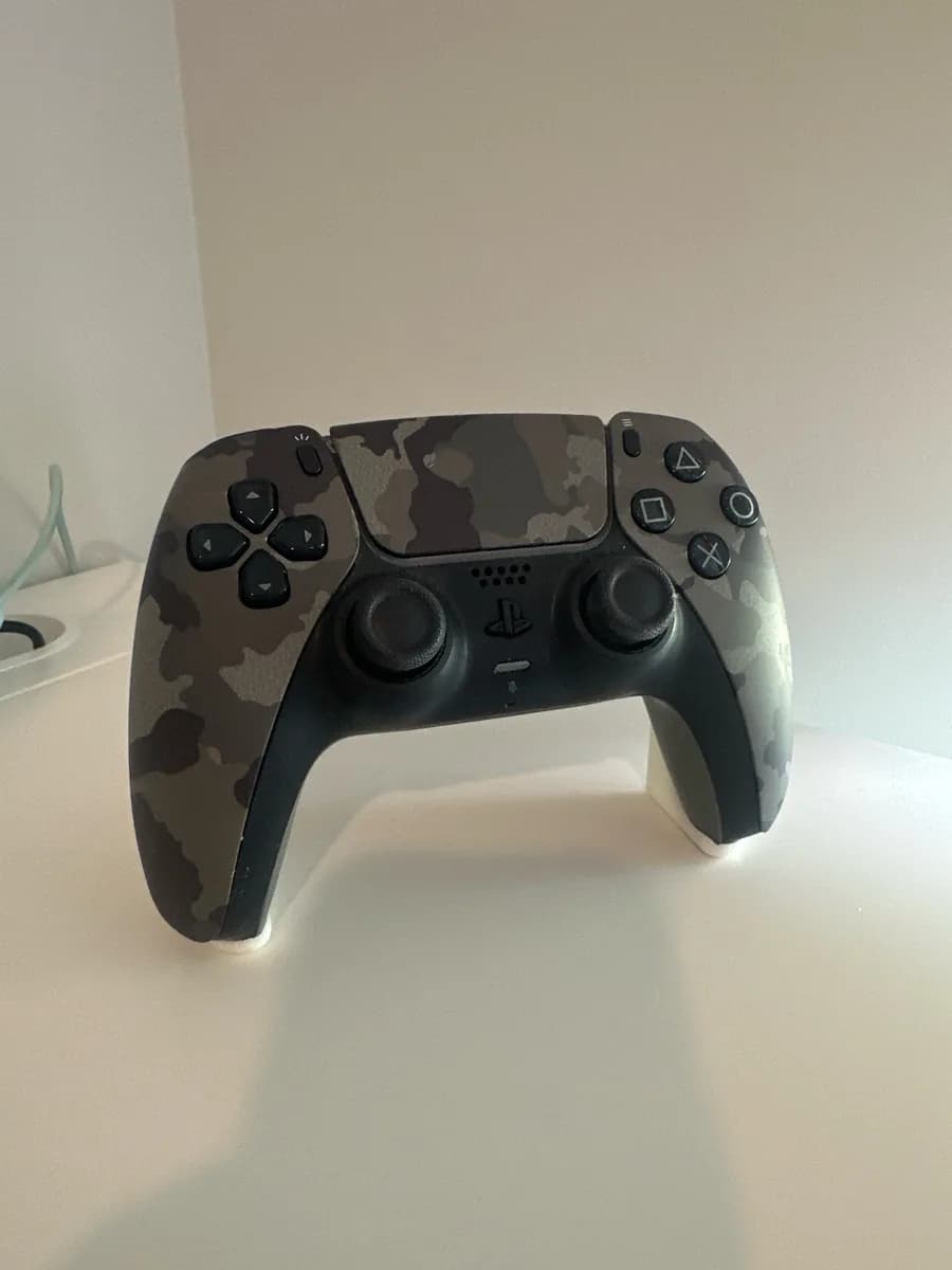 Hasil cetak Invisible PS5 Controller Holder Minimalist oleh agabs