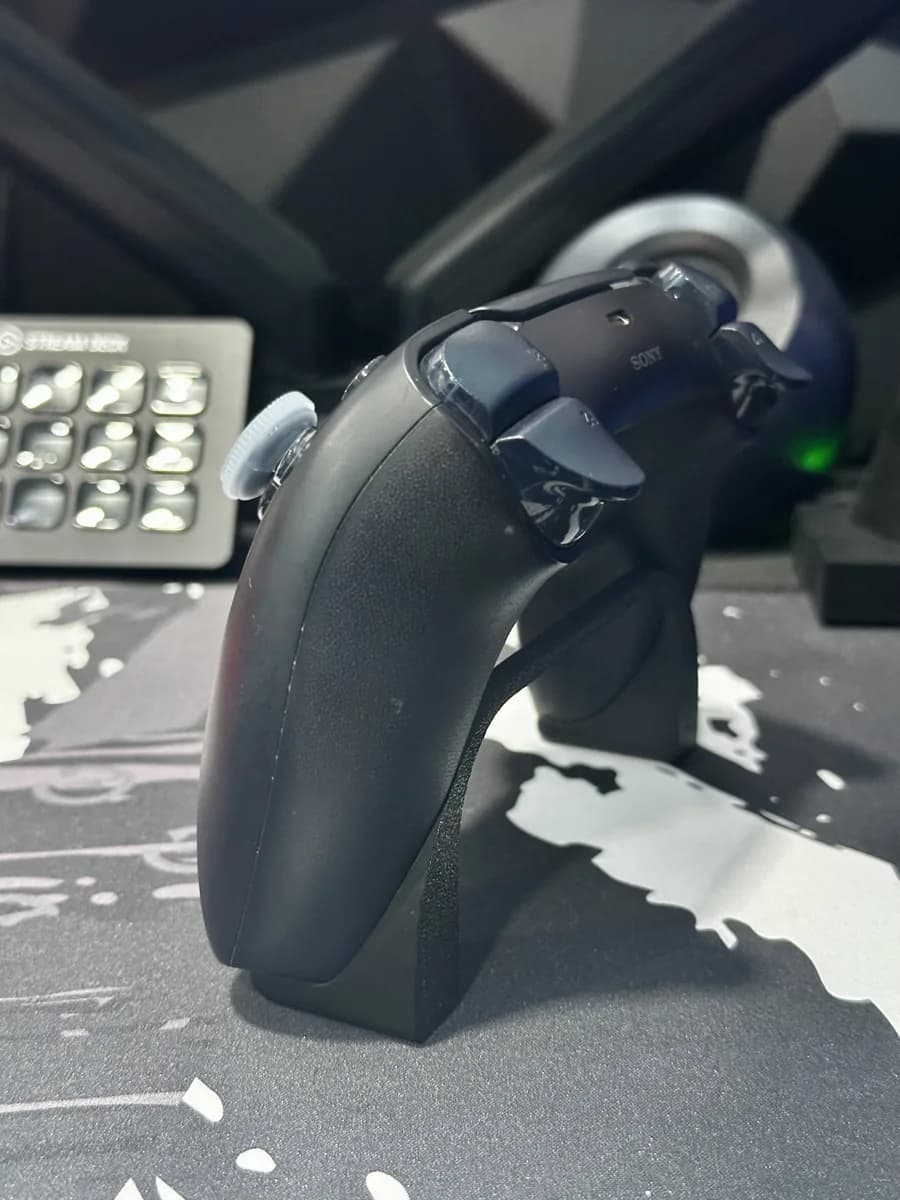 Hasil cetak Invisible PS5 Controller Holder Minimalist oleh MW00