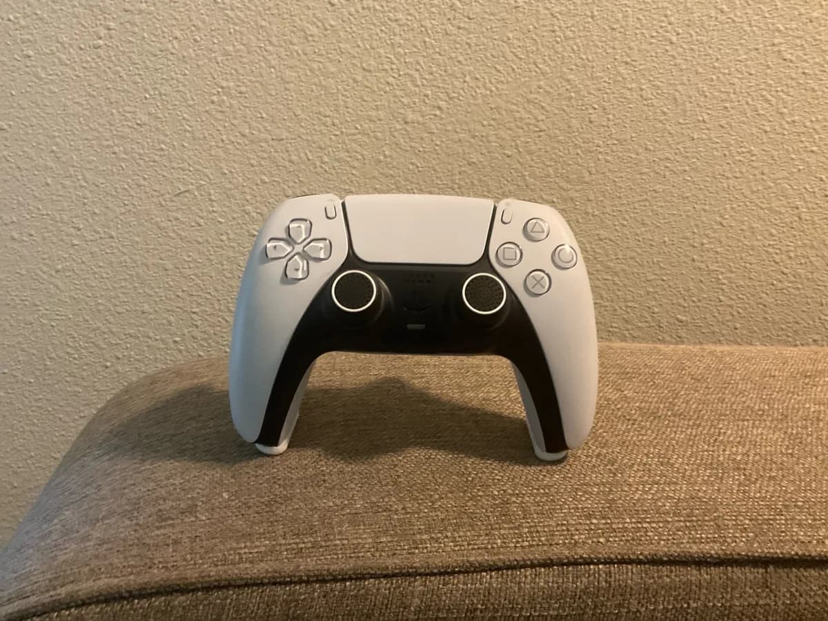 Hasil cetak Invisible PS5 Controller Holder Minimalist oleh FeFe_3469074043