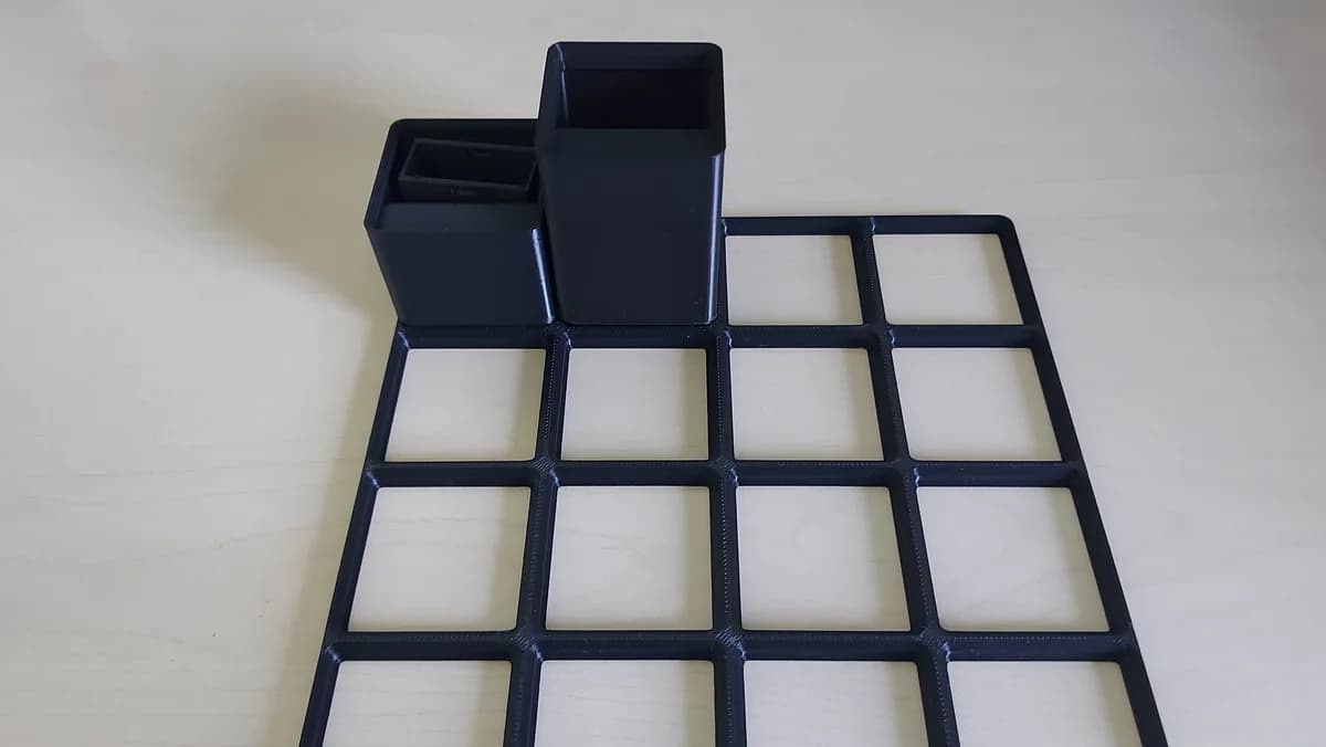 Hasil cetak Gridfinity Parametric Base Plate oleh SmartMechanics