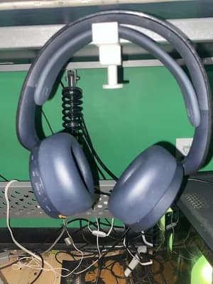 Headphone side desk stand