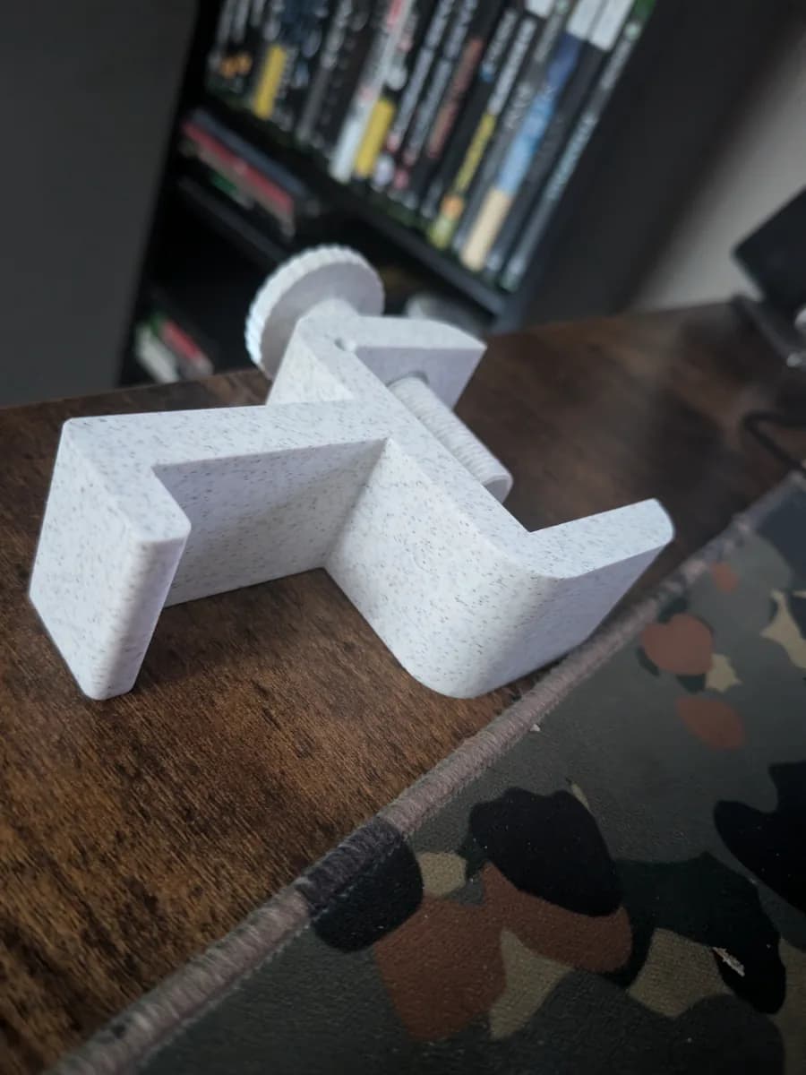 Hasil cetak Headphone side desk stand oleh SaintAsbury