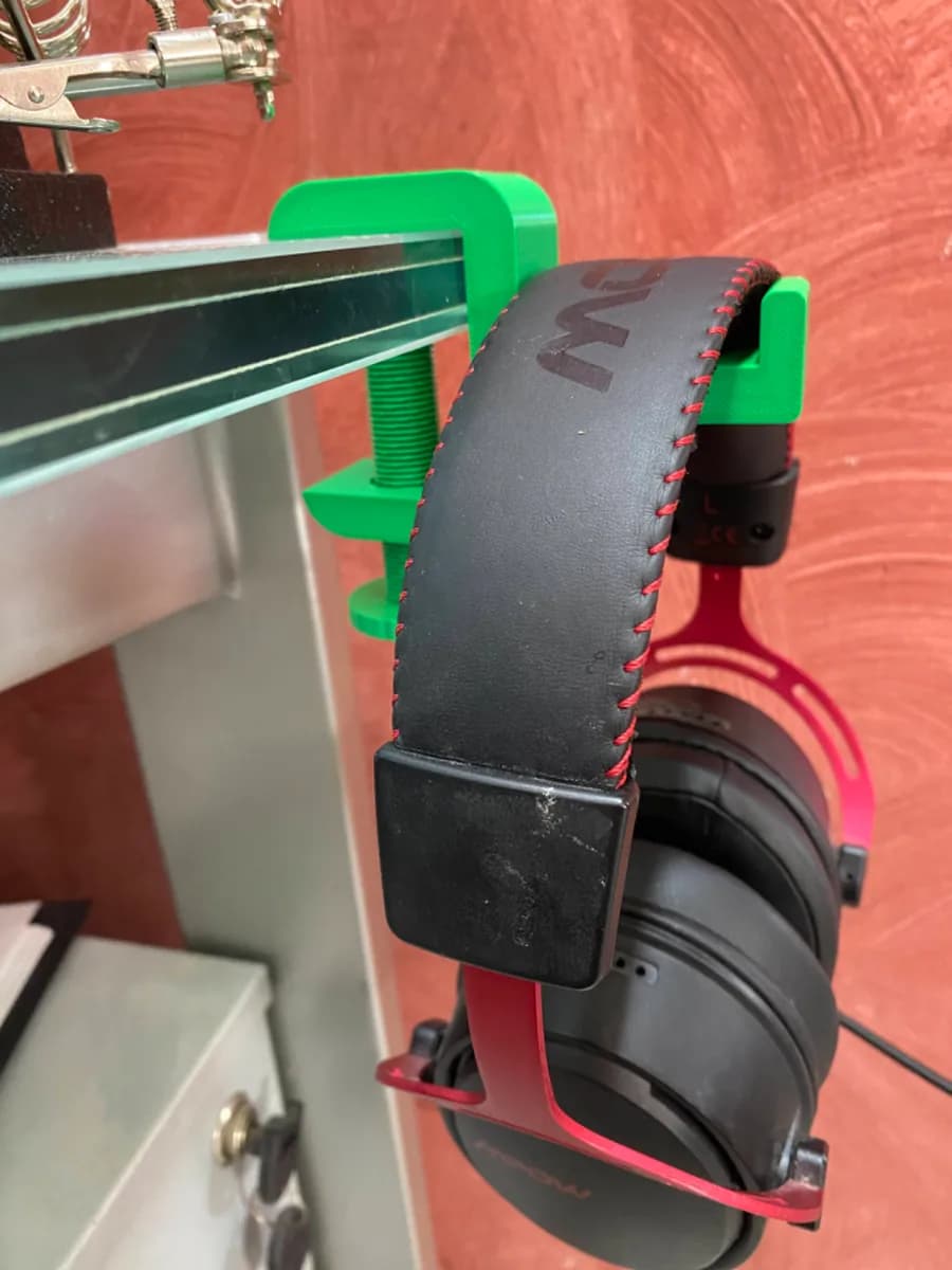 Hasil cetak Headphone side desk stand oleh Gianby