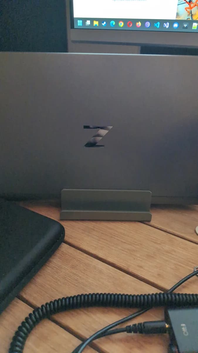 Hasil cetak Vertical laptop and tablet stand oleh Legado